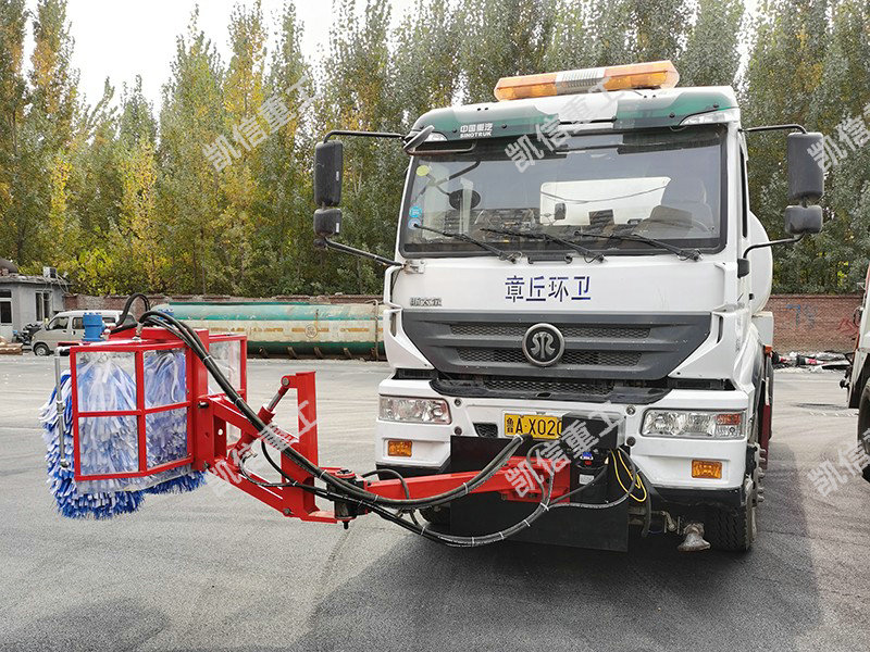 高速護(hù)欄清洗車(chē)