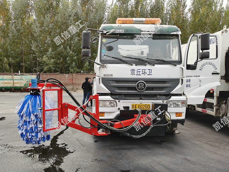 高速護(hù)欄清洗車(chē)